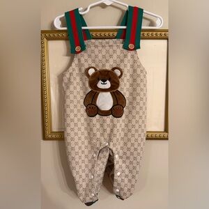 Charming baby overalls with a playful bear design